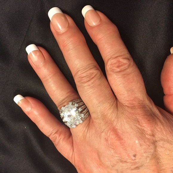 REDUCED Classy Cocktail Ring  Sterling Silver Sze 8- Sale - Picture 6 of 7